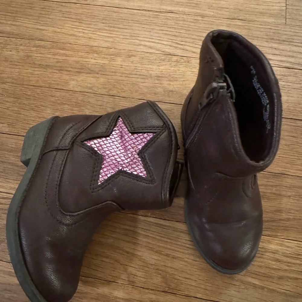Place toddler faux leather brown pink star boots size 6  b52